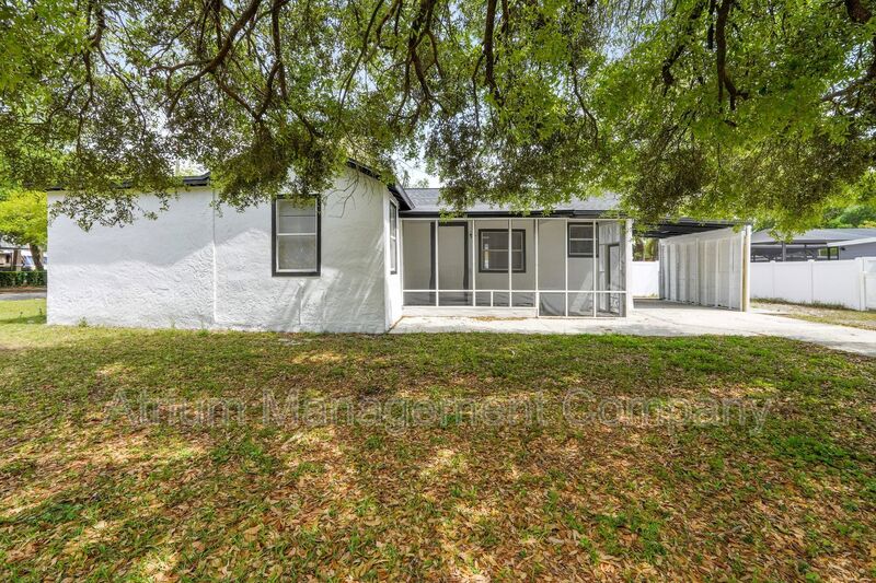 Tampa House: 8523 N Edison Ave
