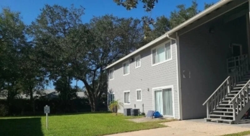 New Smyrna Beach Townhome: 101 E Rhodes Dr,