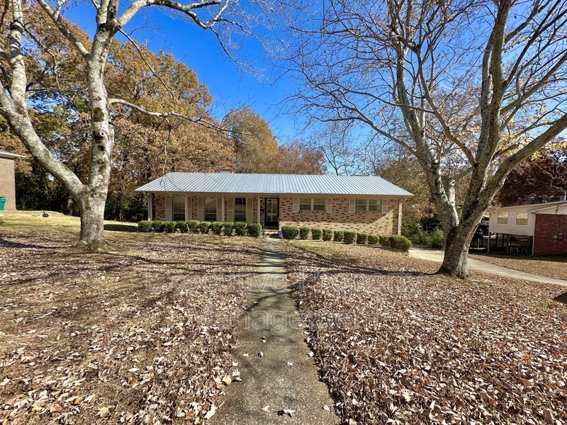 Centerpoint House: 2805 2nd Place