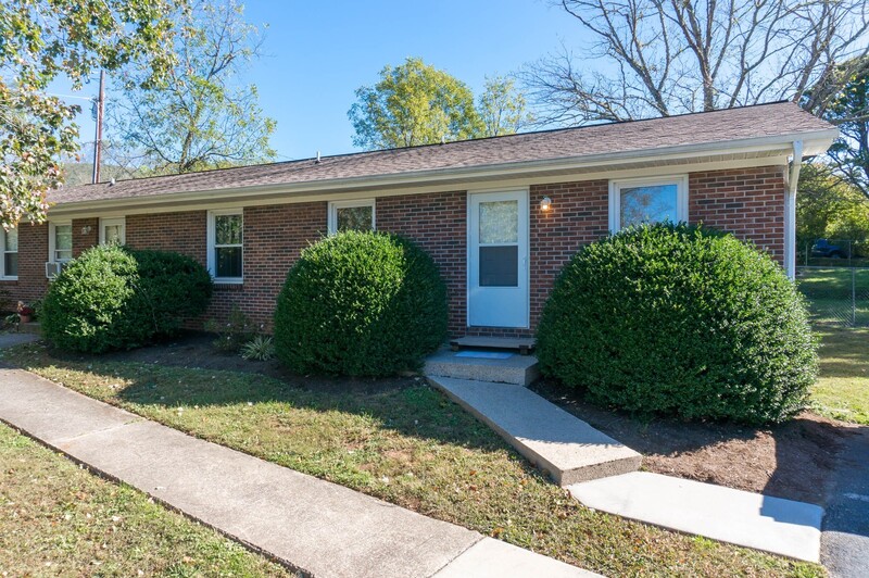 Black Mountain House: 250 Avena Rd