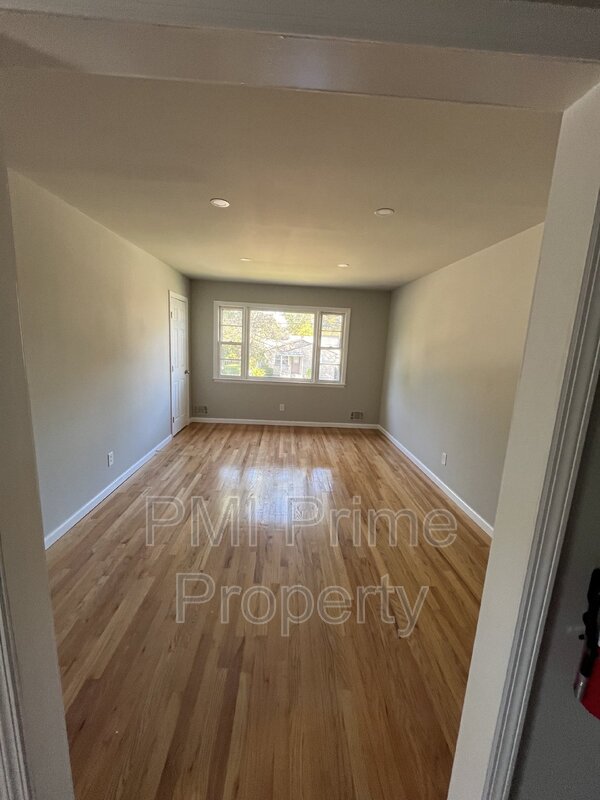 Request a Viewing for 221 Bathgate Ave, Apt 2 Tenant Turner