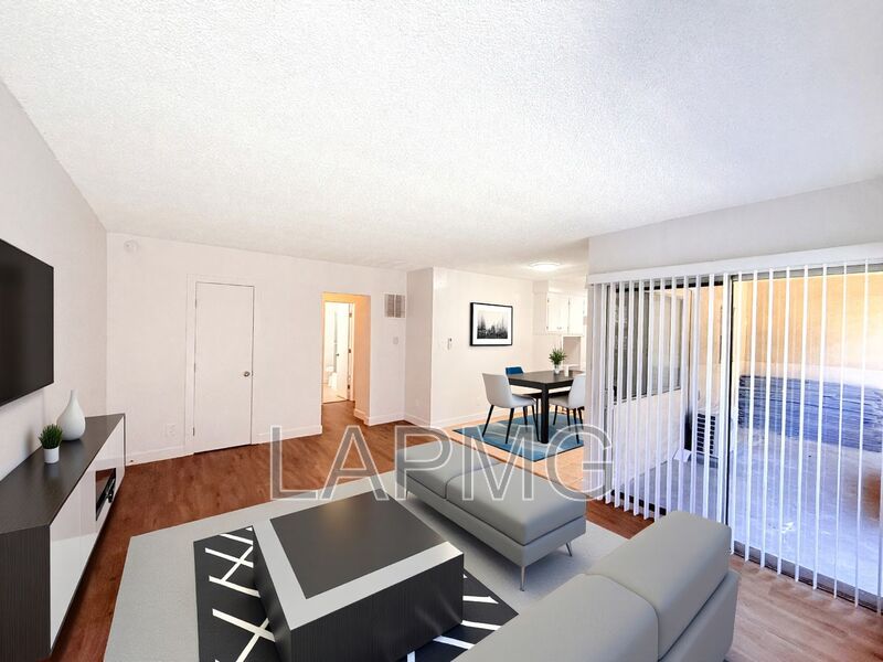 Inglewood House: 853 W Beach Avenue