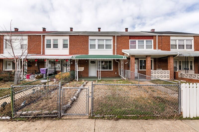 Dundalk House: 2032 Kelmore Road