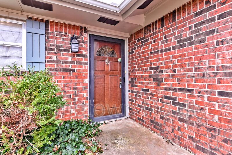 Edmond House: 320 Cedar Crest Drive