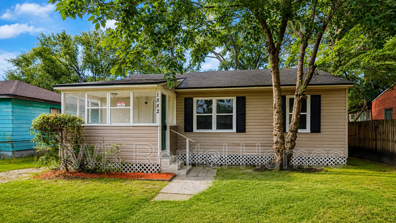 Jacksonville House: 1882 27th St E