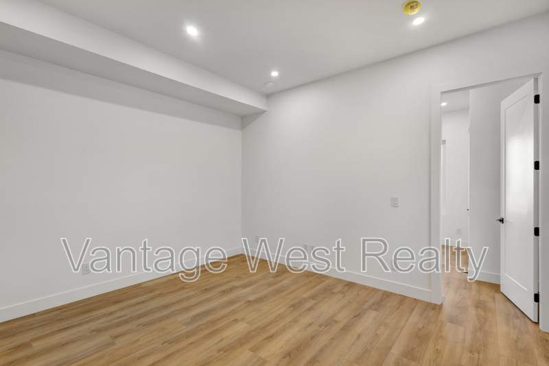 Kelowna House: 1122-B Pearcy Court