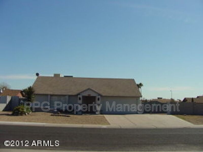 Peoria House: 7273 W Laurel Ln