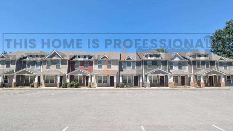 Clarksville House: 955 Big Sky Drive