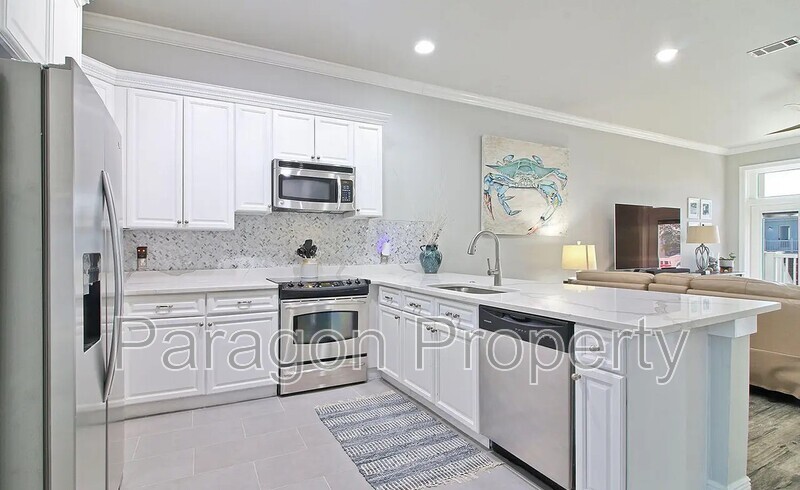 Gulfport Condo: 80 E Beach Blvd ST
