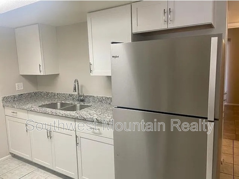 Mesa Condo: 133 E Ingram St