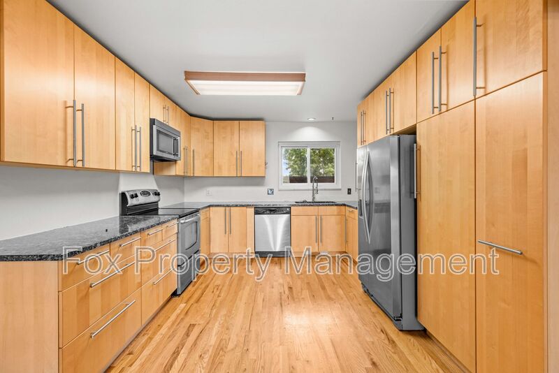 Boulder House: 1558 Greenbriar Blvd.