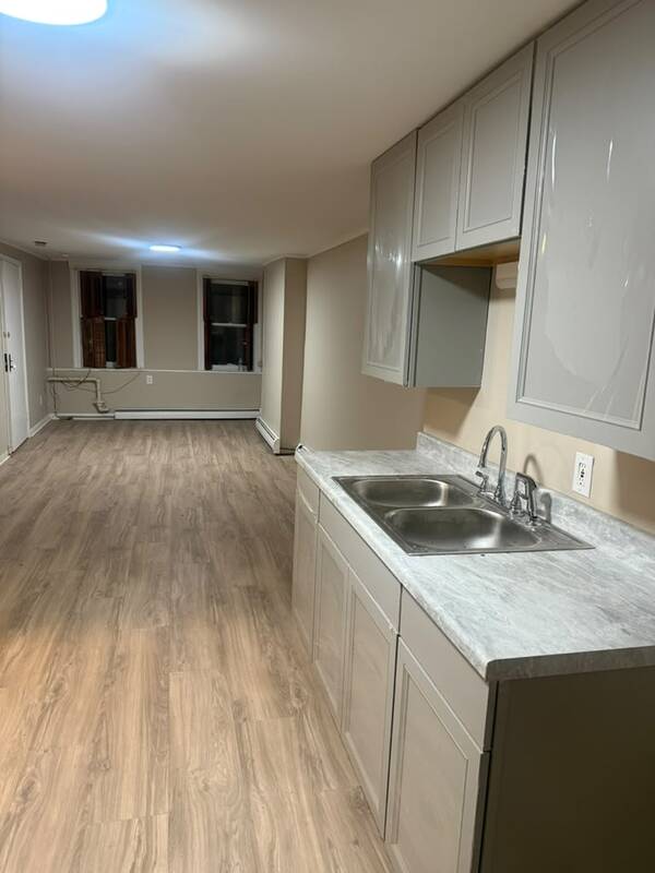Albany Condo: 129 Dove Street - B
