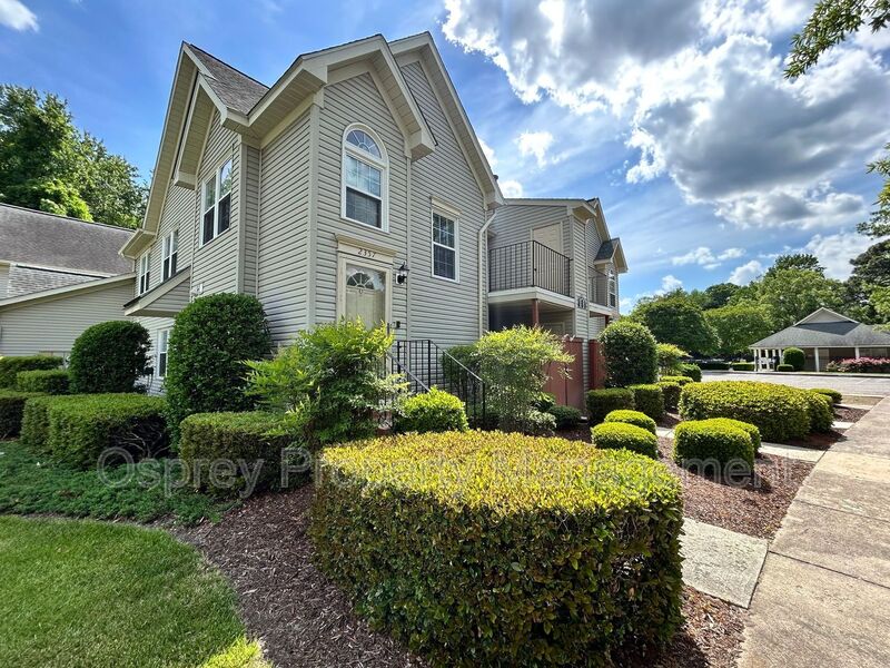 Charming 2-Bedroom Condo in the Heart of VB