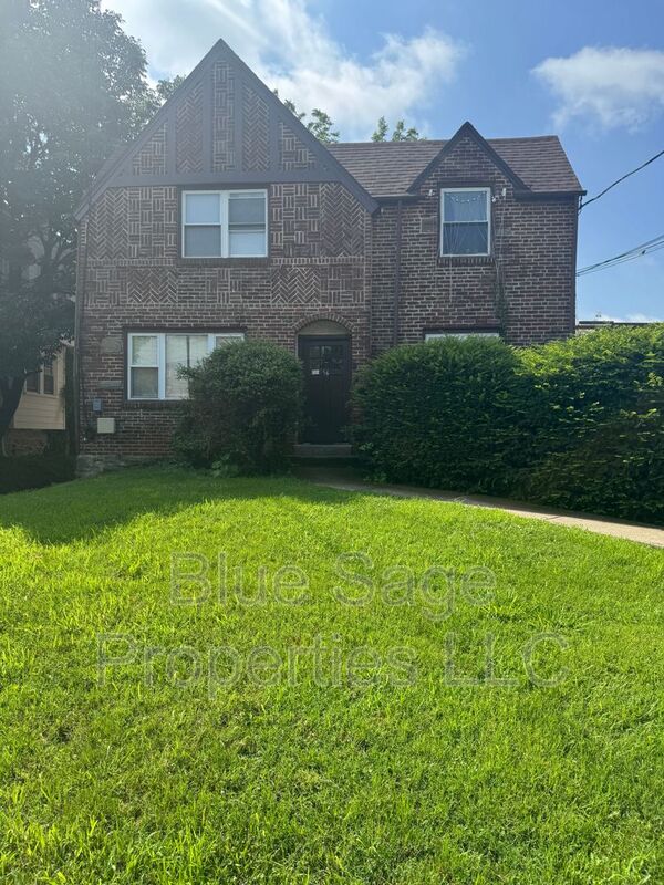 Lansdowne Condo: 56 W Albemarle Ave