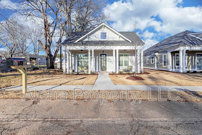 Travelers Rest House: 107 Hemlock Drive