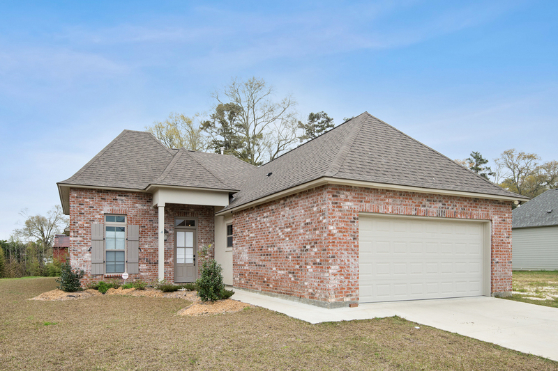 Denham Springs House: 10353 Fountain Lane
