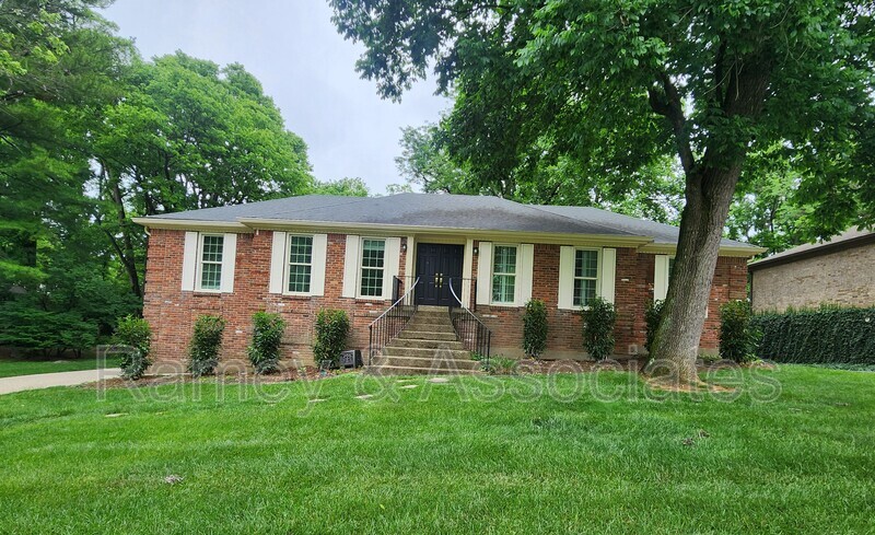 Louisville House: 3805 Bigelow Dr