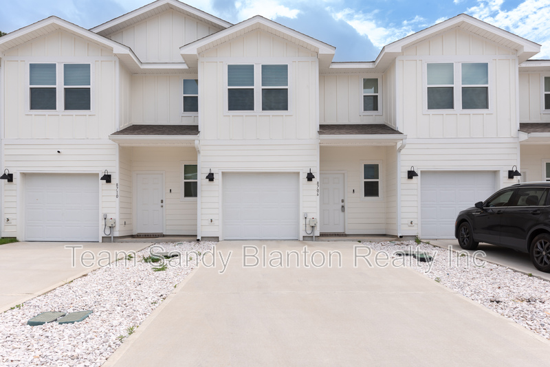Pensacola House: 8706 Meadow Flower Lane