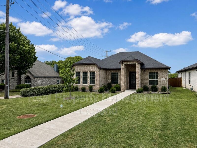 Wylie House: 201 N W A Allen Blvd