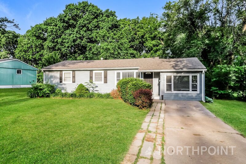 Kansas City House: 6106 N Charlotte St
