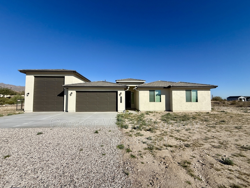 Litchfield Park House: 20292 W Hazelwood Street