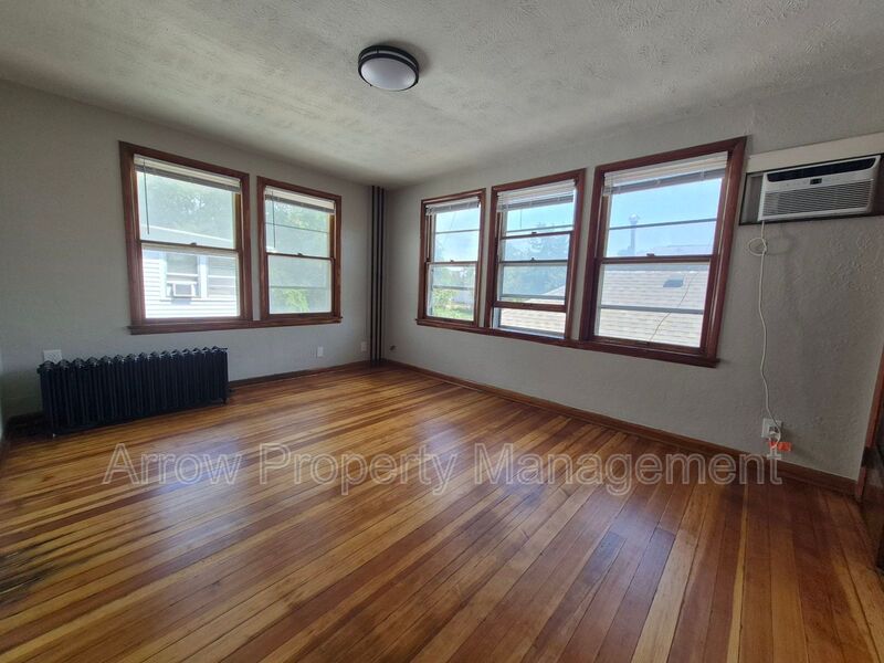 Lincoln Condo: 2601 Vine Street
