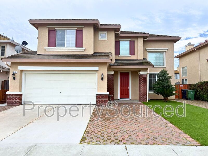 Tracy House: 1830 Persimmon Way