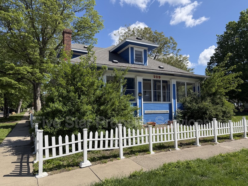 Springfield Condo: 229 W Allen St