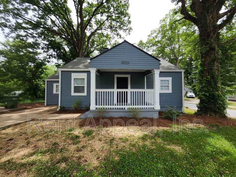 Atlanta House: 1934 Markone St NW