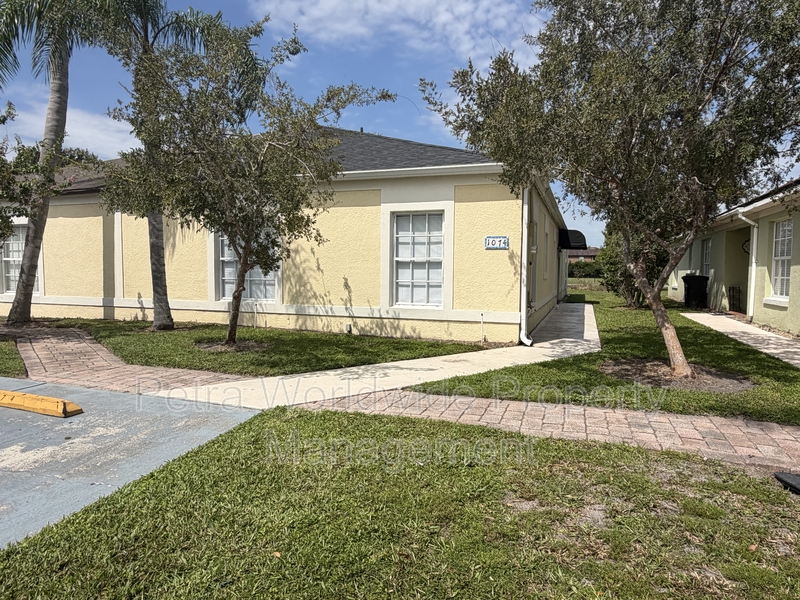 Kissimmee Condo: 1074 Universal Rest Place - 1