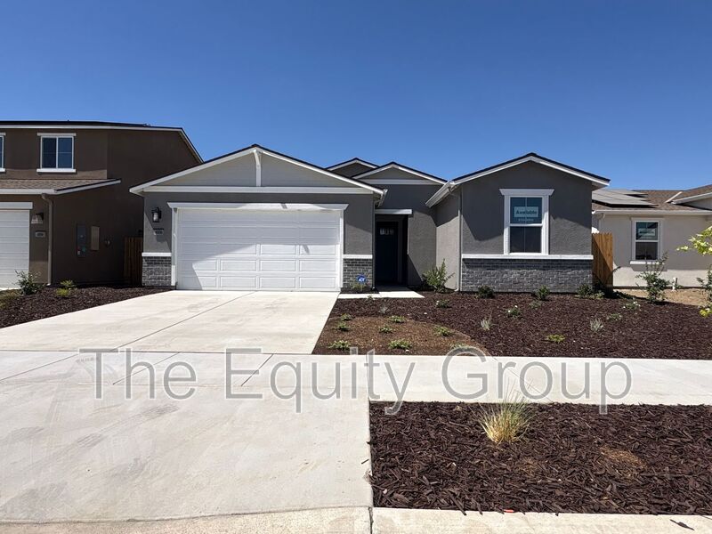 Visalia House: 4008 West Babcock