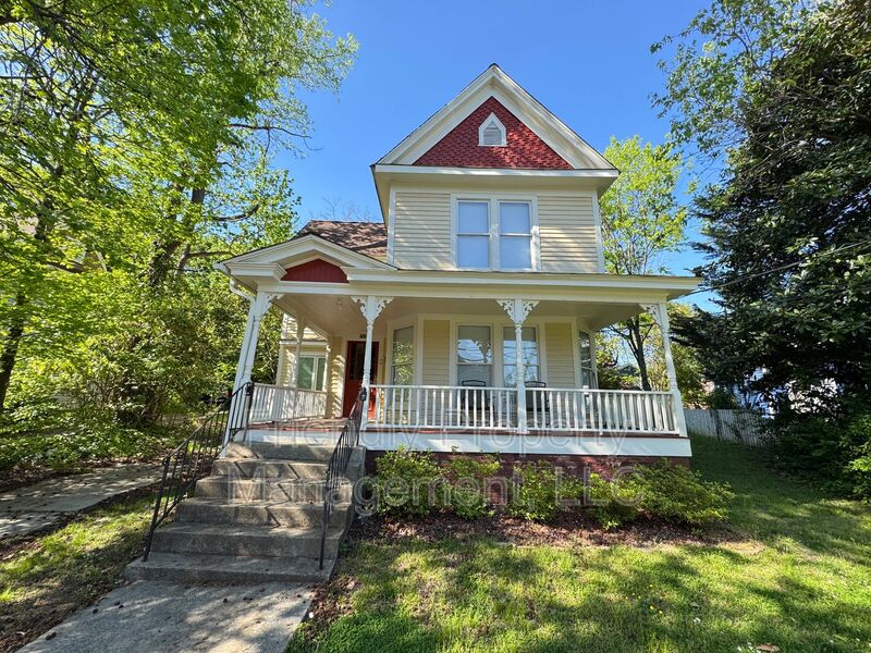 Greensboro House: 706 Walker Avenue