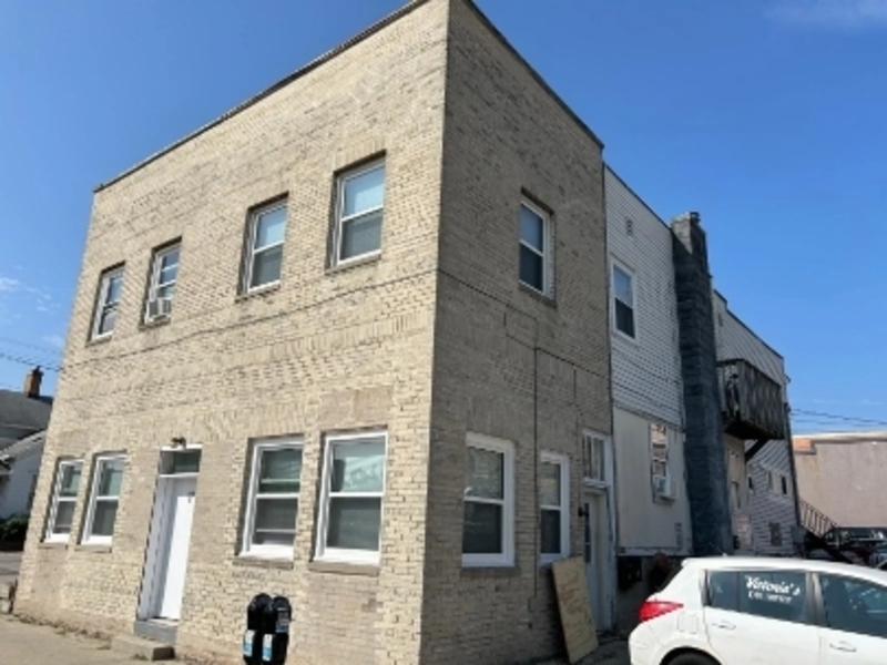 Appleton Condo: 119 South Walnut Street - B
