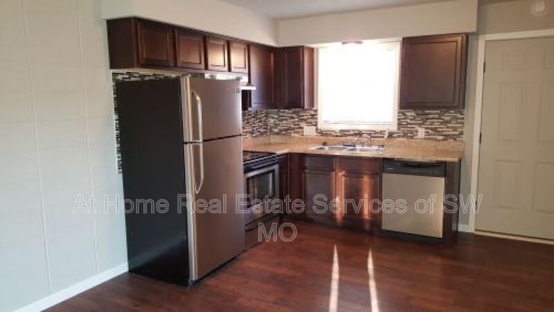 Springfield Condo: 930 S Campbell - P19