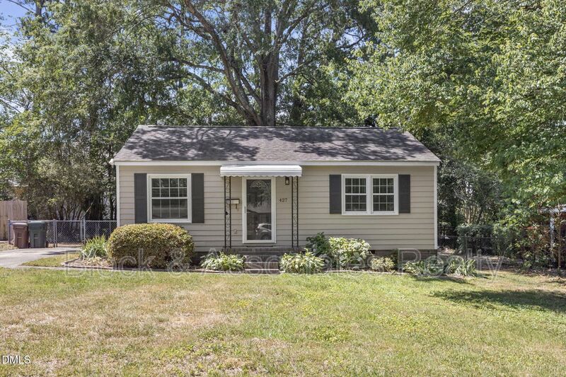 Cary House: 427 W. Park St.