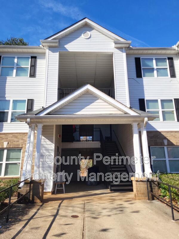 Lithonia House: 2102 Fairington Ridge Circle