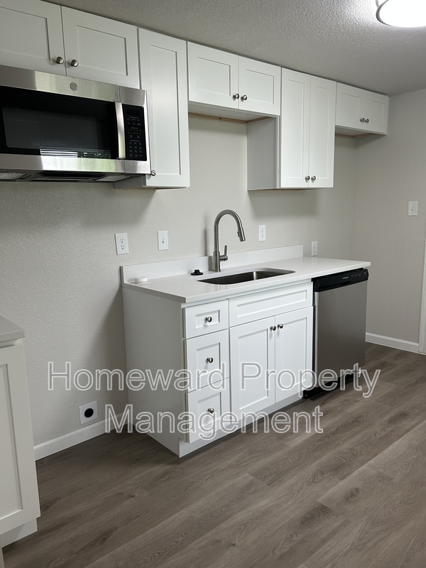 Dallas Condo: 407 North Justin Avenue - D