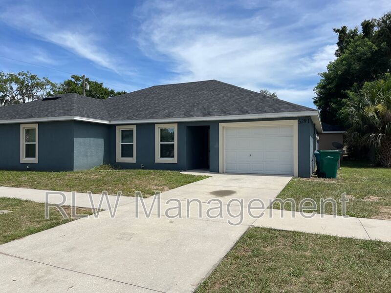 Eustis Condo: 528 E Citrus Ave