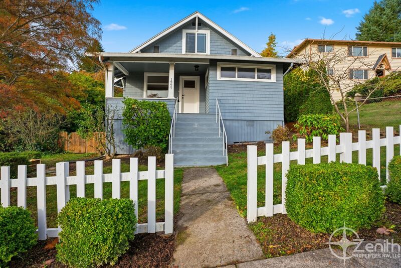 Camas House: 1321 NW Drake Way