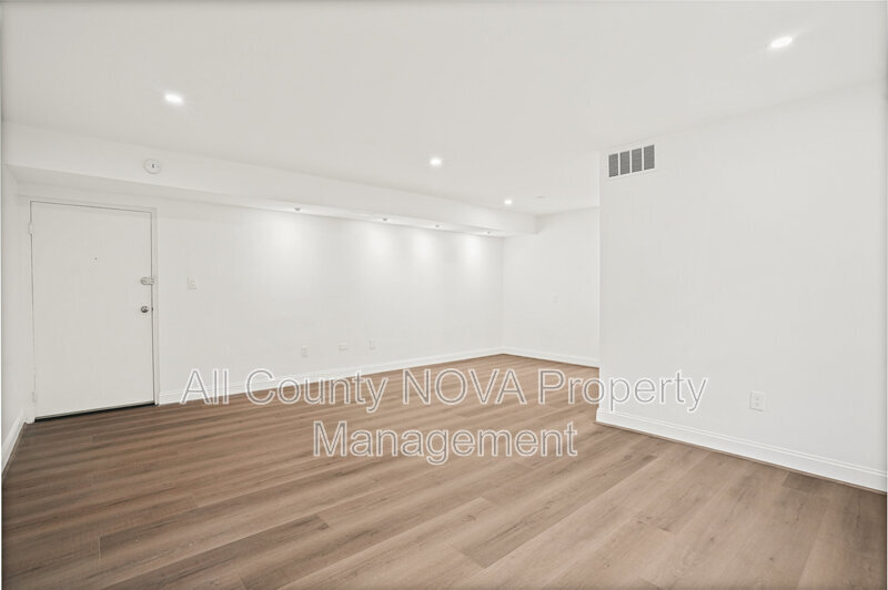 Hyattsville Condo: 3821  Hamilton St