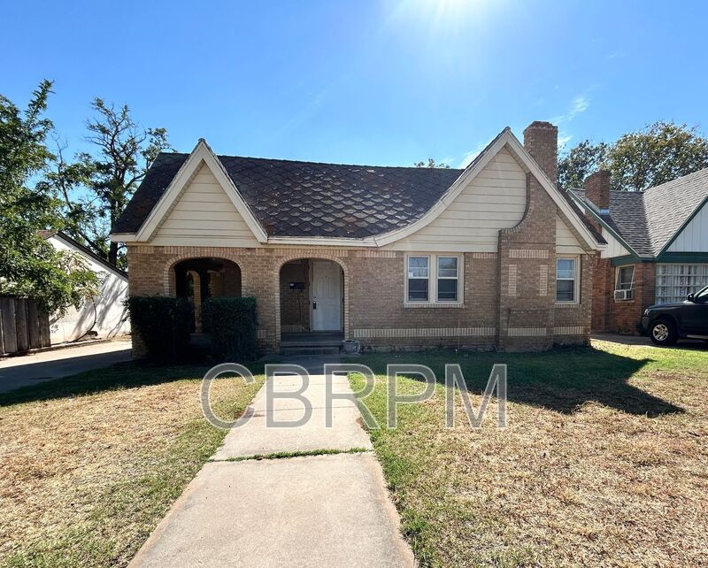 Lubbock House: 2421 22nd Street