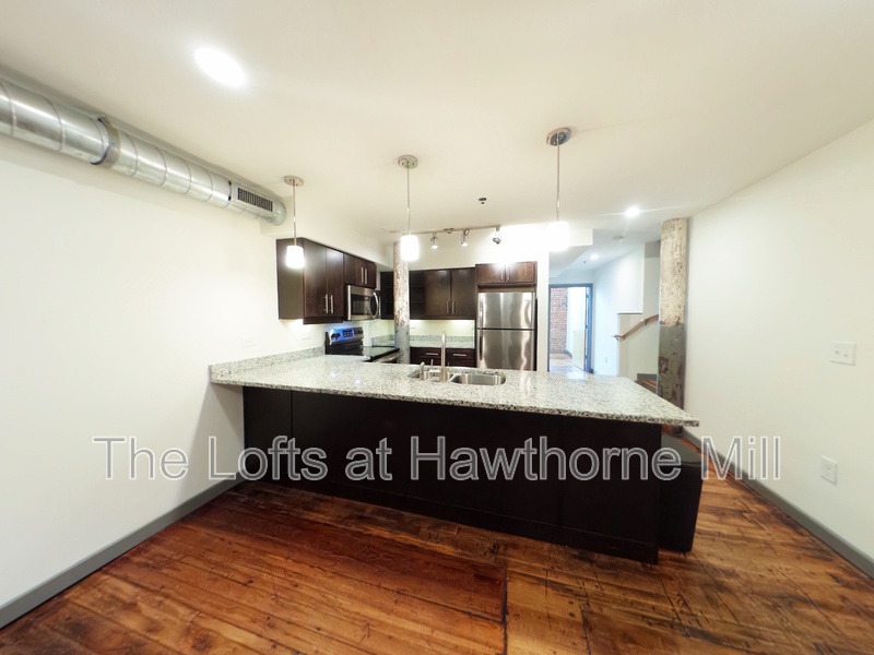 Charlotte Condo: 1101 Hawthorne Lane