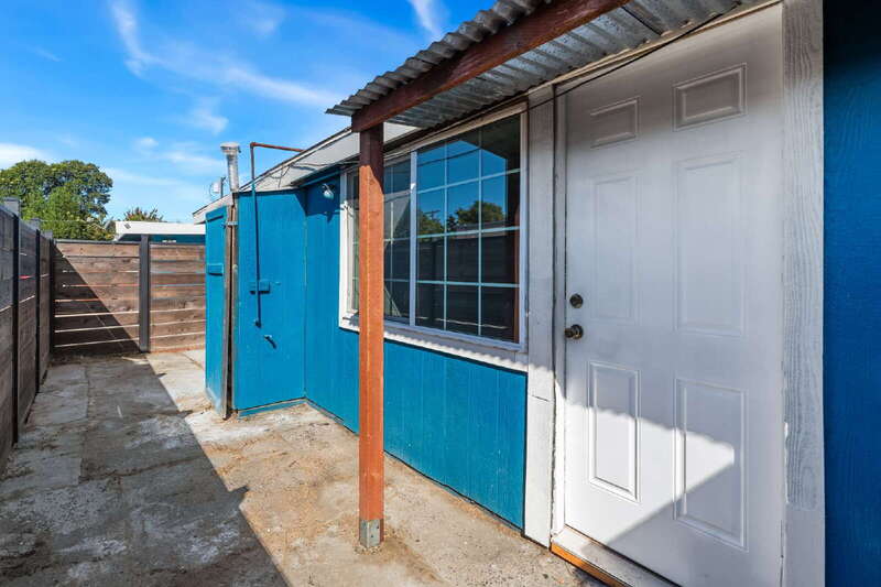 Sacramento House: 1516B McAllister Avenue