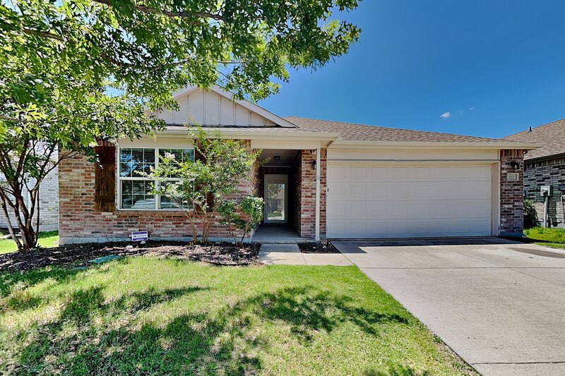 Little Elm House: 1112 Rivers Creek Ln