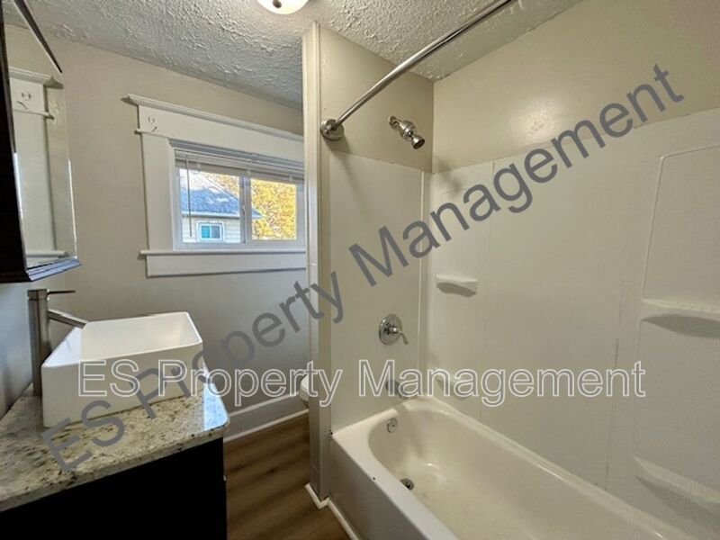 NOW AVAILABLE!! Charming Two Bedroom One Bathroom Duplex!!! - Photo 14