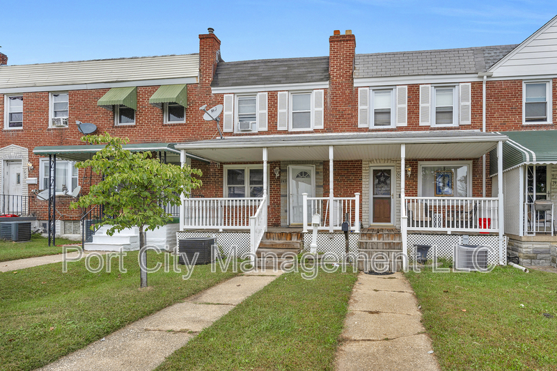 Dundalk Townhome: 7474 School Avenue