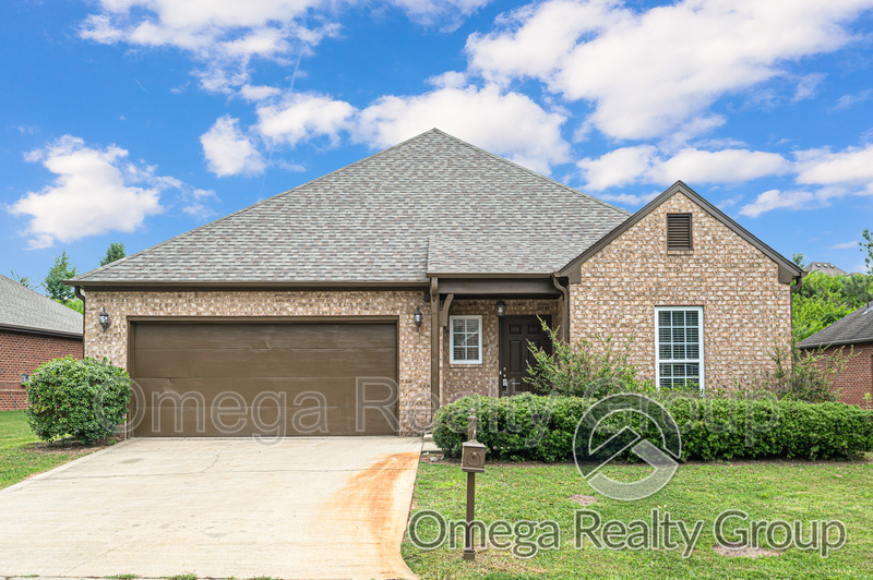 Chelsea House: 252 Chesser Park Dr