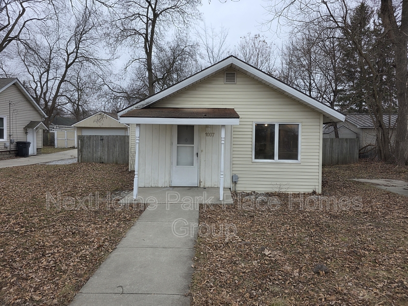Midland House: 1007 Fournie
