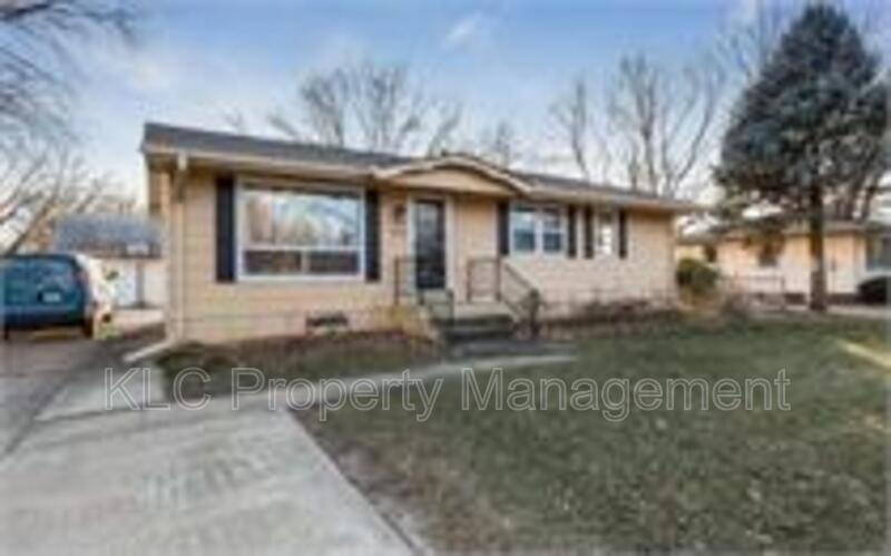 Waukee House: 230 Bel Aire Drive