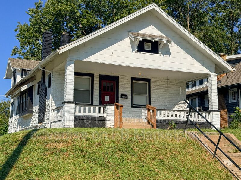 Kansas City House: 2400 N 12th St